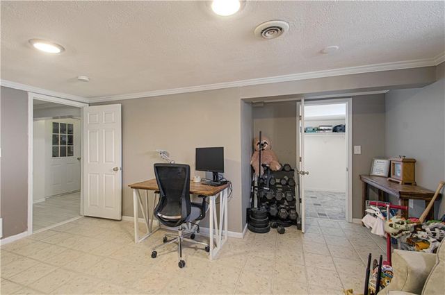 1108 S Prairie Street, Liberty, MO 64068