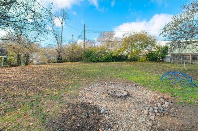 1108 S Prairie Street, Liberty, MO 64068