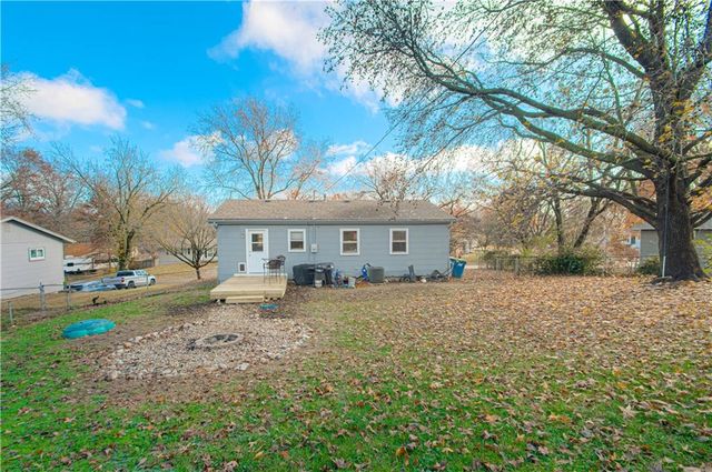 1108 S Prairie Street, Liberty, MO 64068