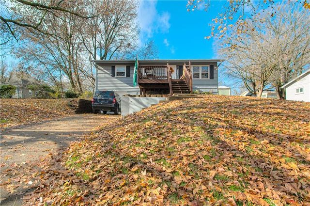 1108 S Prairie Street, Liberty, MO 64068