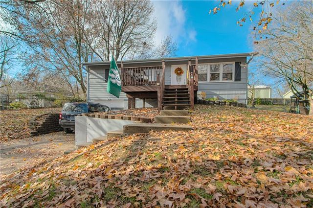 1108 S Prairie Street, Liberty, MO 64068