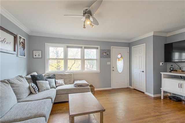 1108 S Prairie Street, Liberty, MO 64068