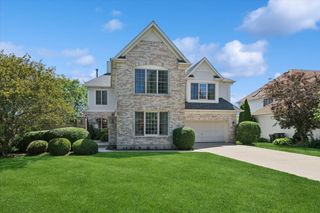 527 Mallard Point Circle, North Aurora, IL 60542