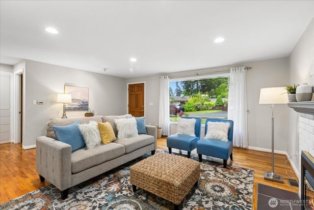 6017 190th Street SW, Lynnwood, WA 98036