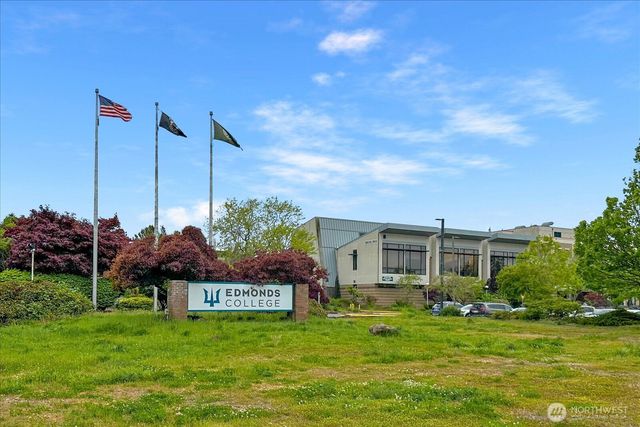 6017 190th Street SW, Lynnwood, WA 98036