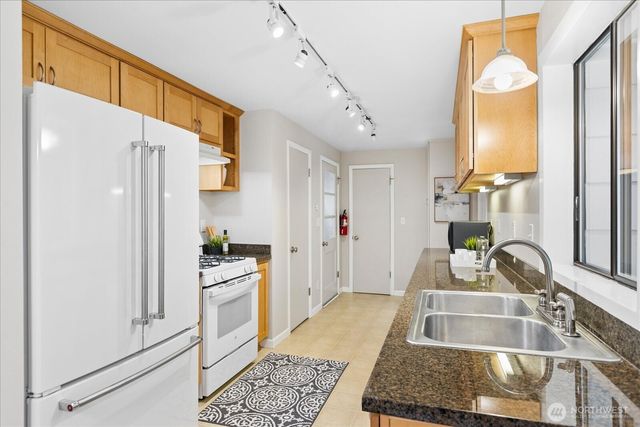6017 190th Street SW, Lynnwood, WA 98036