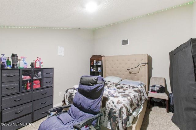 1136 ROMAINE Circle E, Jacksonville, FL 32225