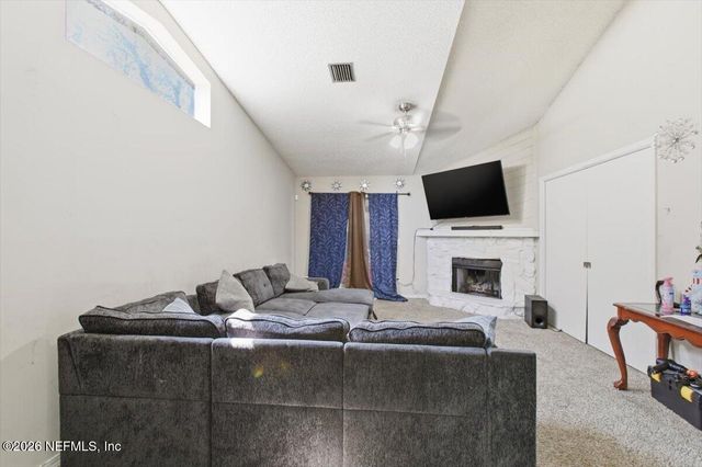 1136 ROMAINE Circle E, Jacksonville, FL 32225