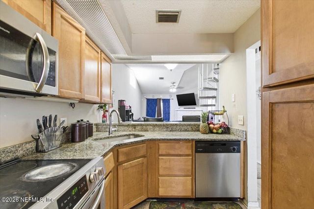 1136 ROMAINE Circle E, Jacksonville, FL 32225