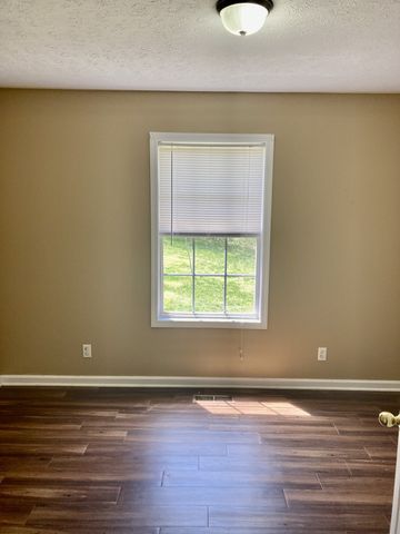100 Sharon Dr, Portland, TN 37148