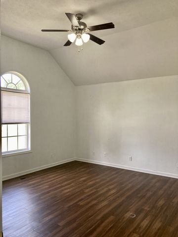 100 Sharon Dr, Portland, TN 37148