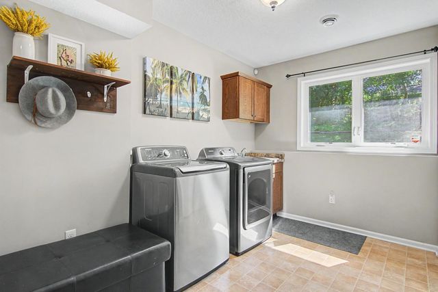 4640 Nine Mile Creek Parkway, Bloomington, MN 55437