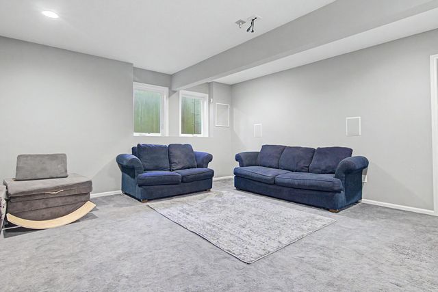 4640 Nine Mile Creek Parkway, Bloomington, MN 55437