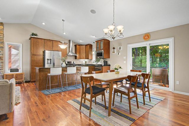 4640 Nine Mile Creek Parkway, Bloomington, MN 55437