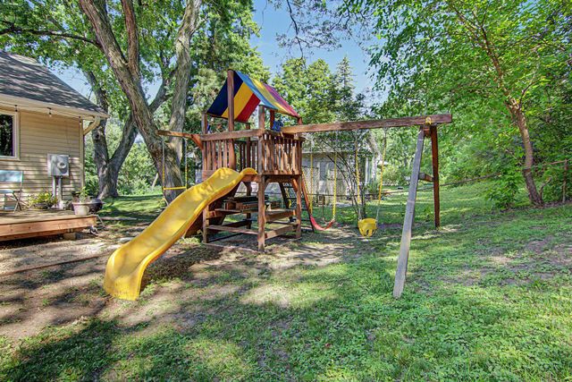 4640 Nine Mile Creek Parkway, Bloomington, MN 55437