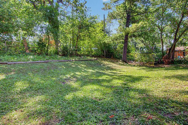 4640 Nine Mile Creek Parkway, Bloomington, MN 55437