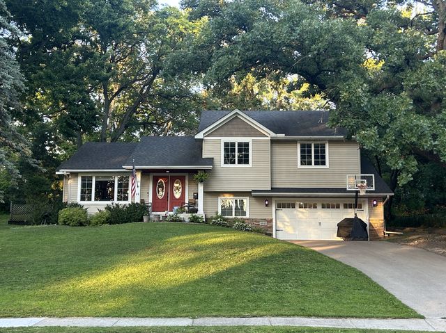4640 Nine Mile Creek Parkway, Bloomington, MN 55437