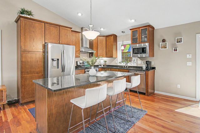 4640 Nine Mile Creek Parkway, Bloomington, MN 55437