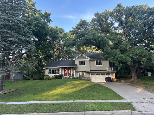 4640 Nine Mile Creek Parkway, Bloomington, MN 55437