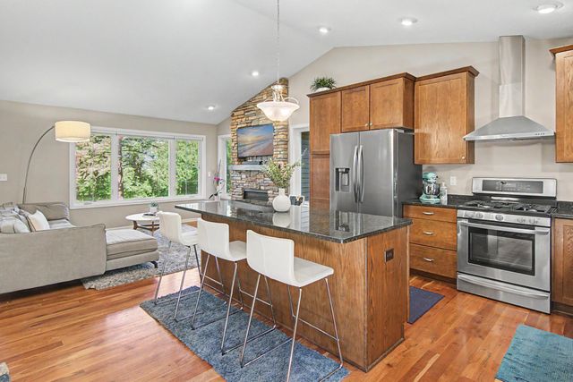 4640 Nine Mile Creek Parkway, Bloomington, MN 55437