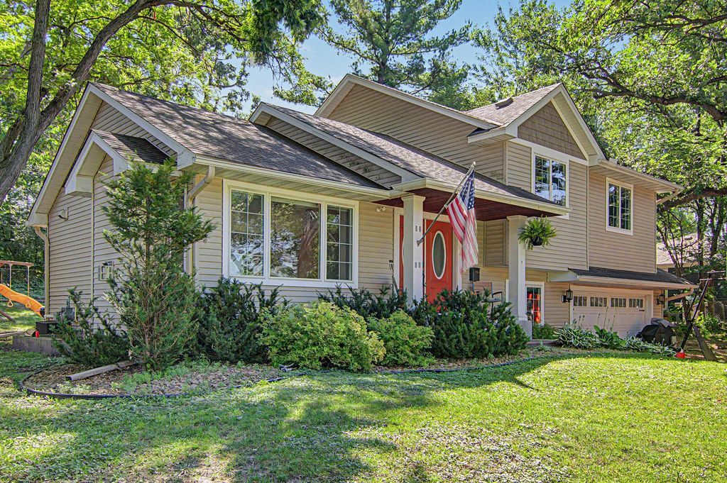4640 Nine Mile Creek Parkway, Bloomington, MN 55437