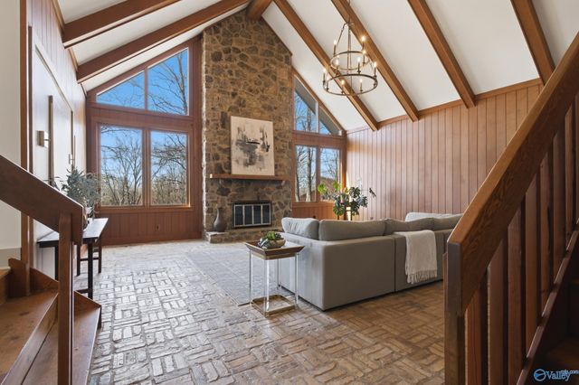 7705 Foxfire Drive SE, Huntsville, AL 35802