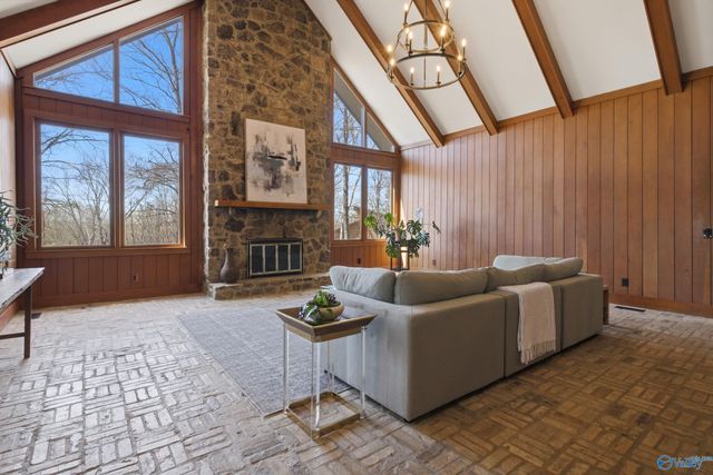 7705 Foxfire Drive SE, Huntsville, AL 35802