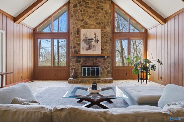 7705 Foxfire Drive SE, Huntsville, AL 35802