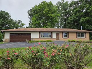 709 Stamper Lane, Godfrey, IL 62035