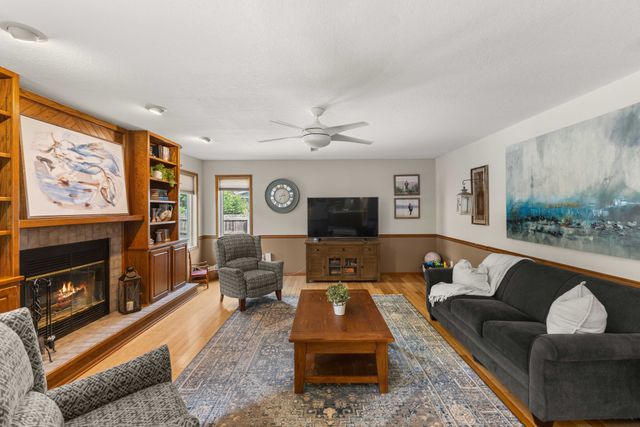 2421 Park Drive, West Des Moines, IA 50265