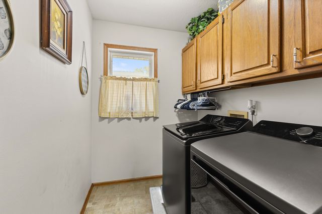 2421 Park Drive, West Des Moines, IA 50265