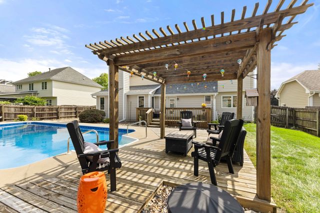 2421 Park Drive, West Des Moines, IA 50265