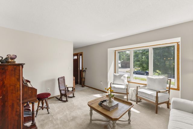 2421 Park Drive, West Des Moines, IA 50265