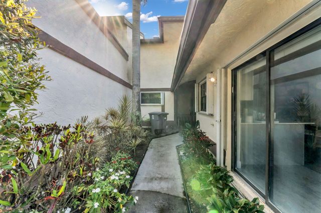 20824 Boca Ridge Drive N, Boca Raton, FL 33428