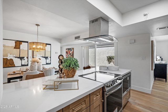 5847 E THOMAS Road, Scottsdale, AZ 85251