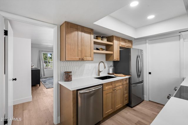 5847 E THOMAS Road, Scottsdale, AZ 85251