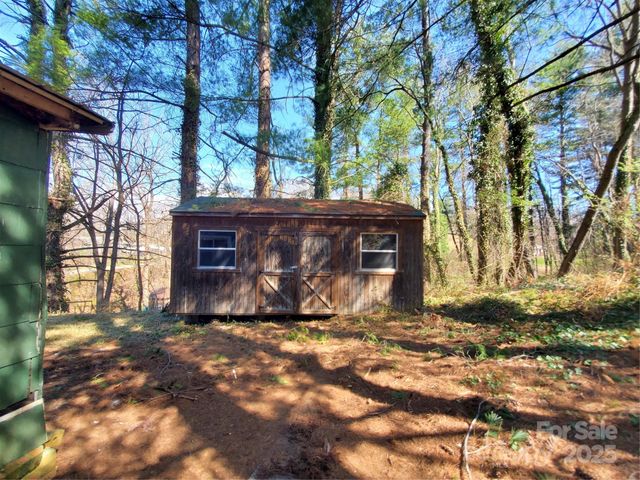 28 Plemmons Street, Canton, NC 28716