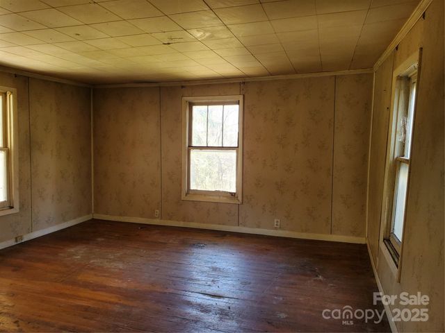 28 Plemmons Street, Canton, NC 28716