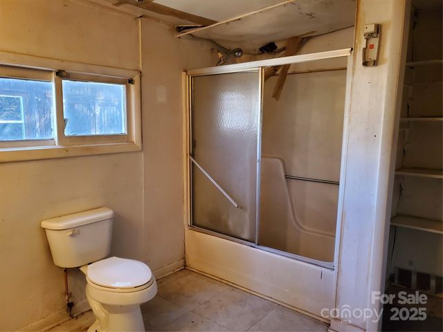 28 Plemmons Street, Canton, NC 28716