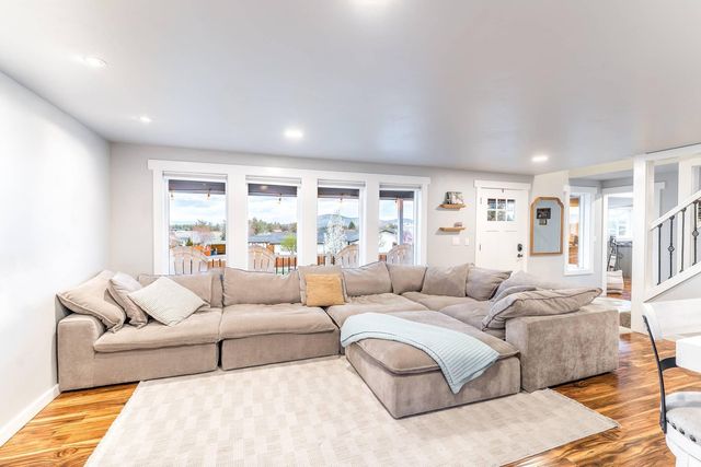 3388 SW 46th Street, Redmond, OR 97756