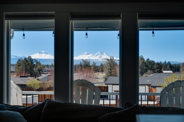 3388 SW 46th Street, Redmond, OR 97756