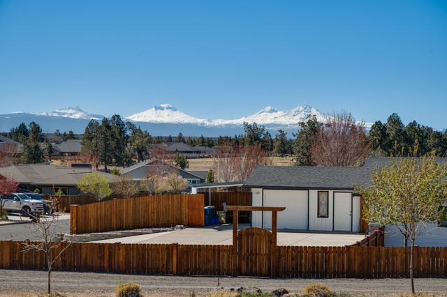 3388 SW 46th Street, Redmond, OR 97756