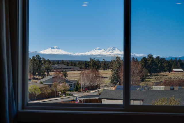 3388 SW 46th Street, Redmond, OR 97756