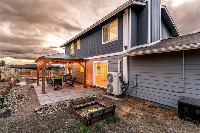 3388 SW 46th Street, Redmond, OR 97756