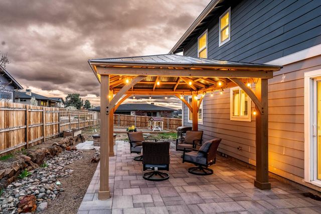 3388 SW 46th Street, Redmond, OR 97756