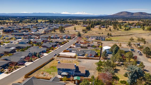 3388 SW 46th Street, Redmond, OR 97756