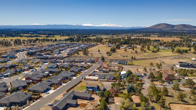 3388 SW 46th Street, Redmond, OR 97756