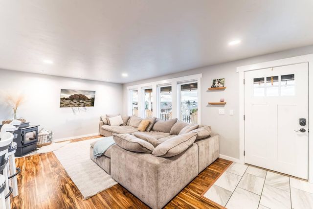 3388 SW 46th Street, Redmond, OR 97756