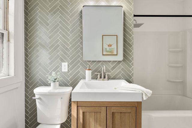 30 Firglade Ave, Springfield, MA 01108