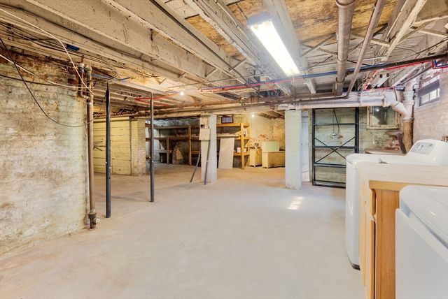 30 Firglade Ave, Springfield, MA 01108